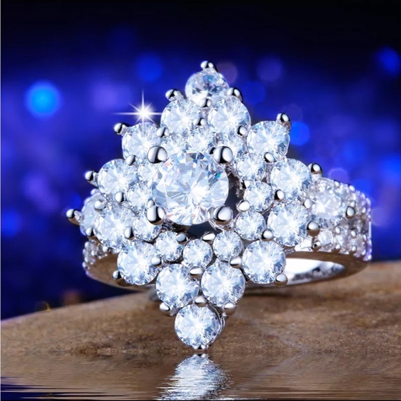 New Luxury 925 Silver Beautiful Flower Diamond Ring - Picture 3 of 6